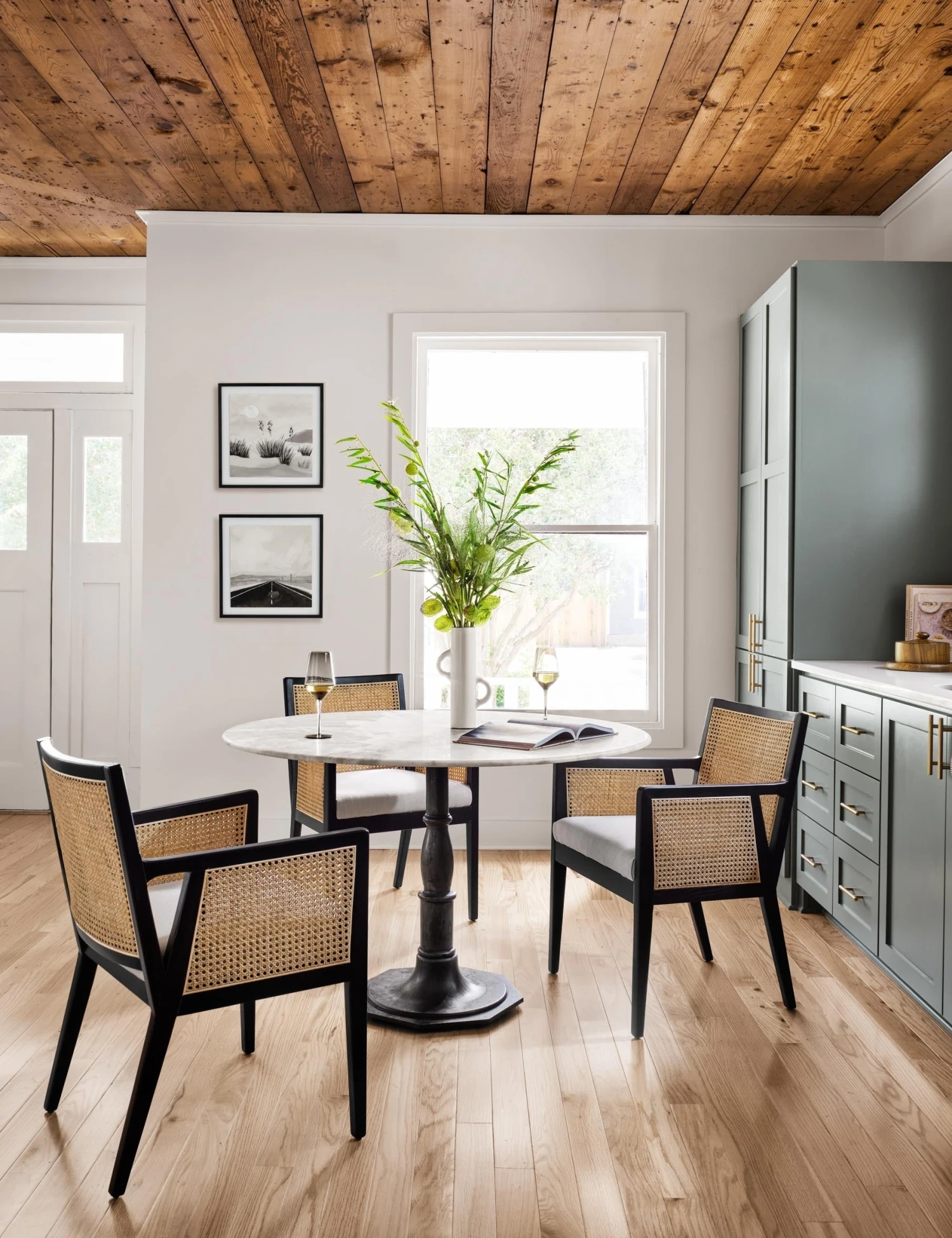 Victoria Round Dining Table - Image 2